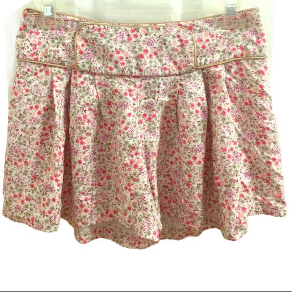 Gianni Bini Pants - Gianni Bini floral shorts EUC
